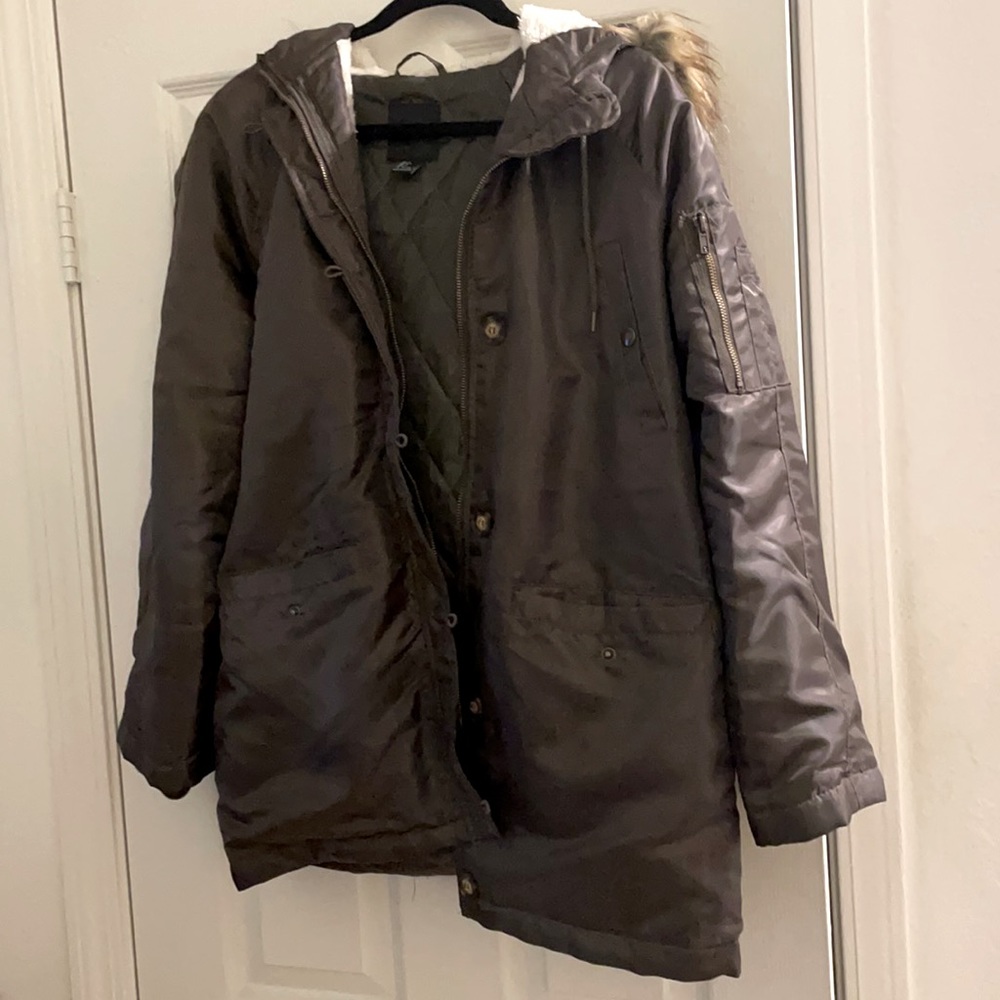 Cozy dark brown/green coat with fur